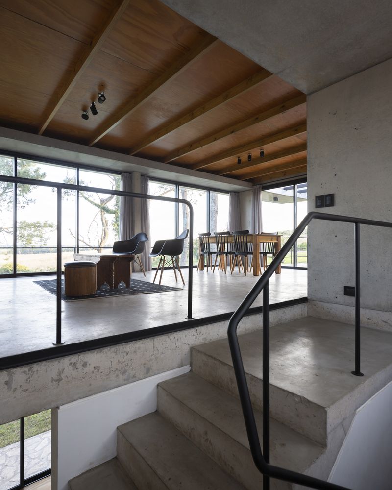 The concrete shell gives the house a robust and solid look and creates an eclectic vibe inside