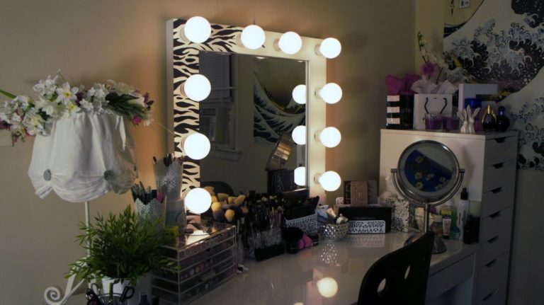 10 DIY Vanity Mirror Projects That Show You In A Different Light