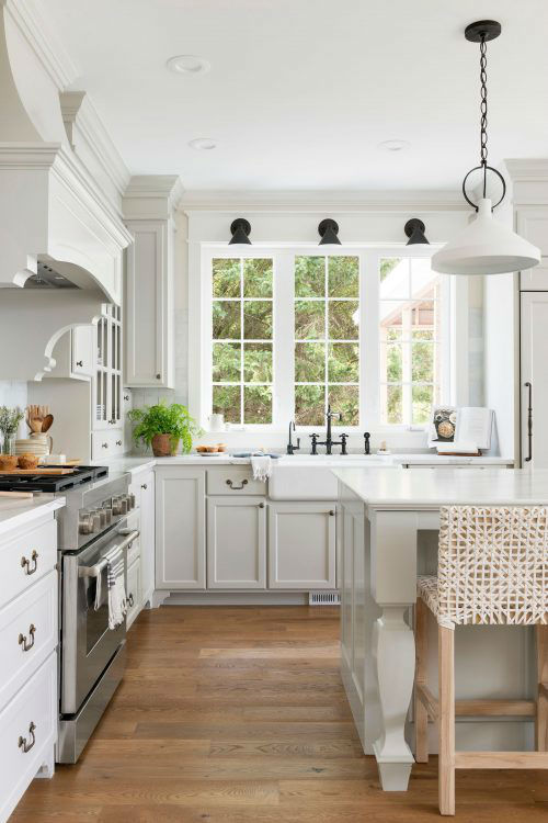 Beautiful Lake House interior 3