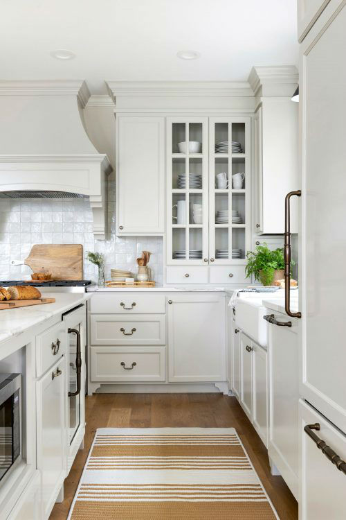 Beautiful Lake House interior 4