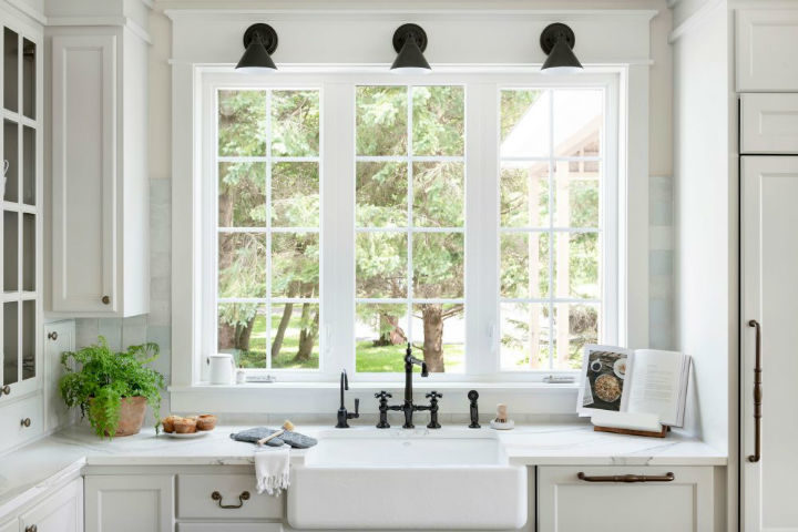 Beautiful Lake House interior 5
