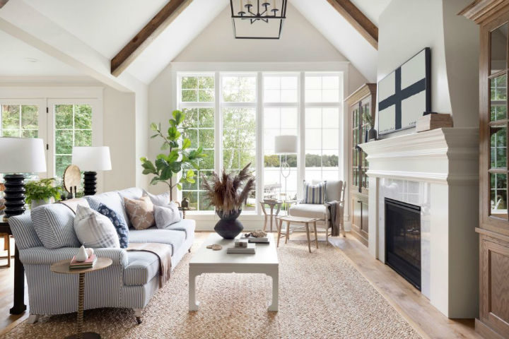 Beautiful Lake House interior 6