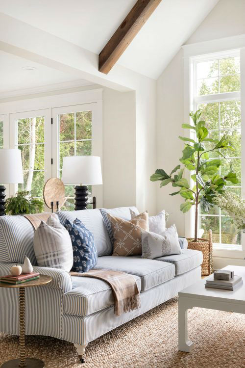 Beautiful Lake House interior 7