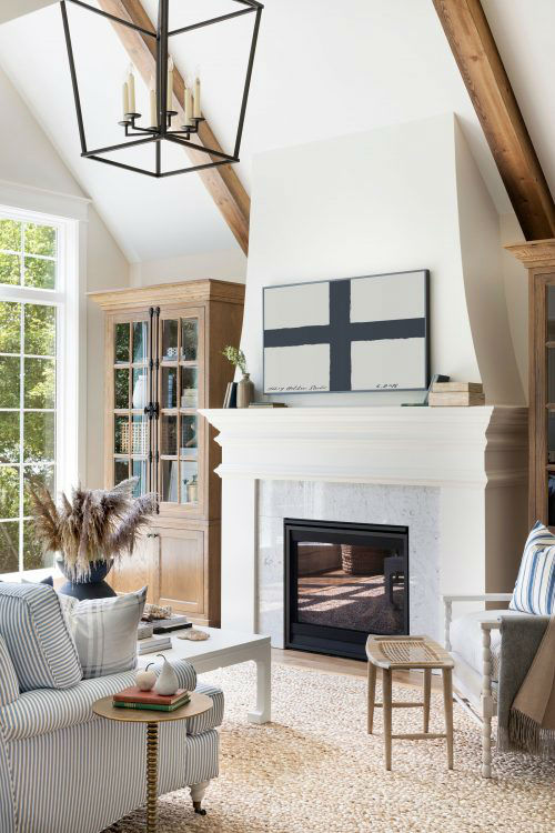 Beautiful Lake House interior 8