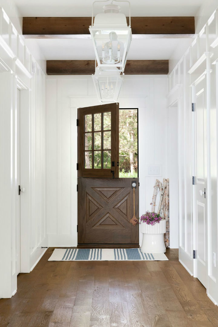 Beautiful Lake House interior 11