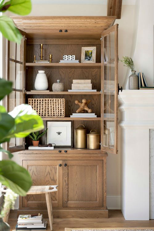 Beautiful Lake House interior 10