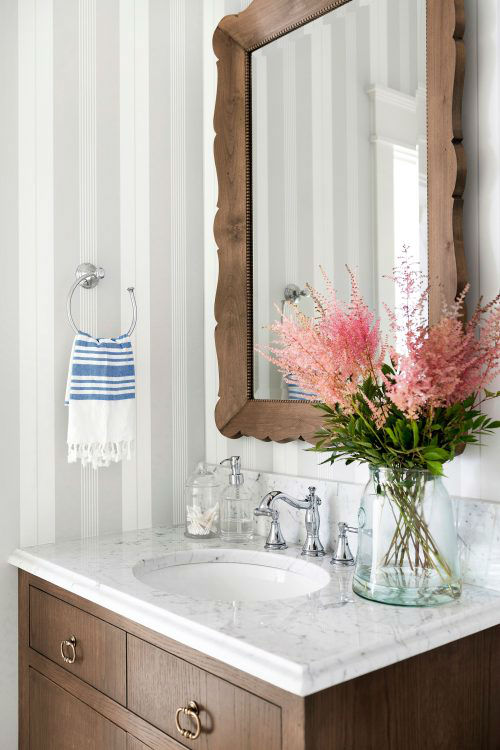 Beautiful Lake House interior 17