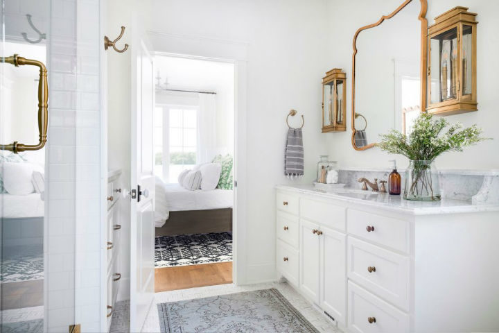 Beautiful Lake House interior 22