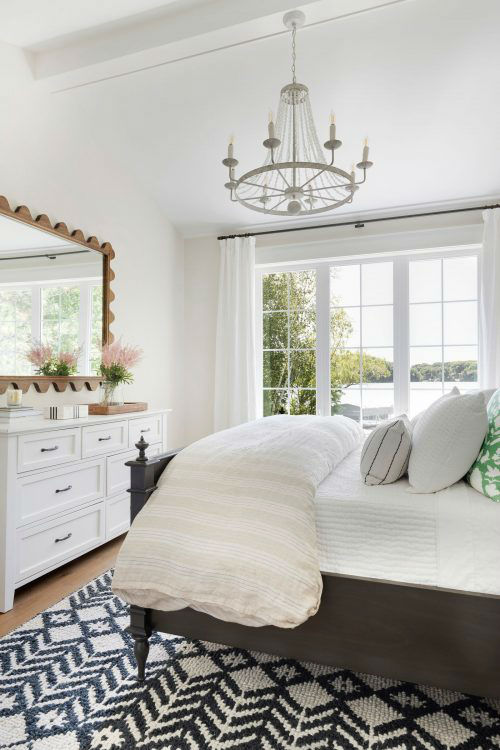 Beautiful Lake House interior 23