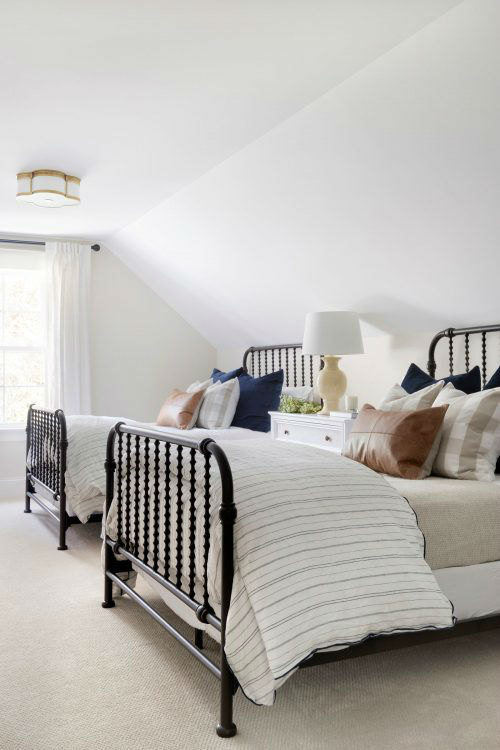Beautiful Lake House interior 21