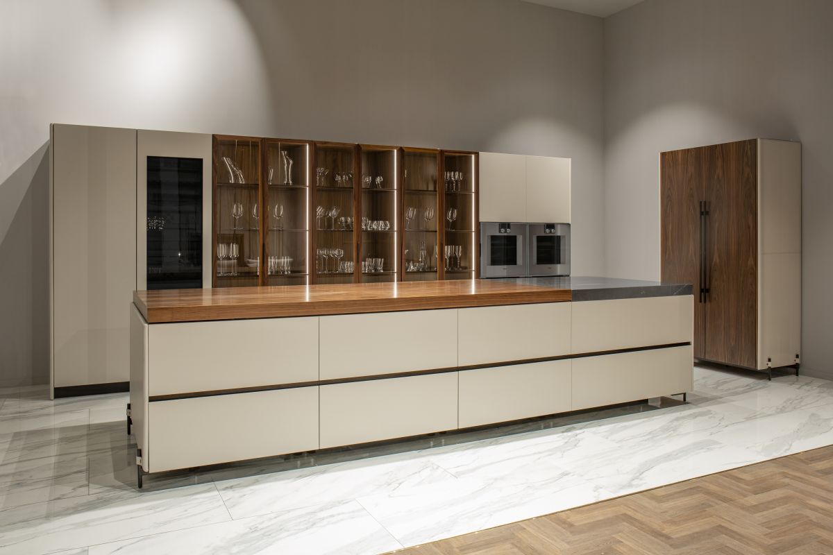 The V888 is the first true luxury kitchen created by Aston Martin together with luxury group Formitalia