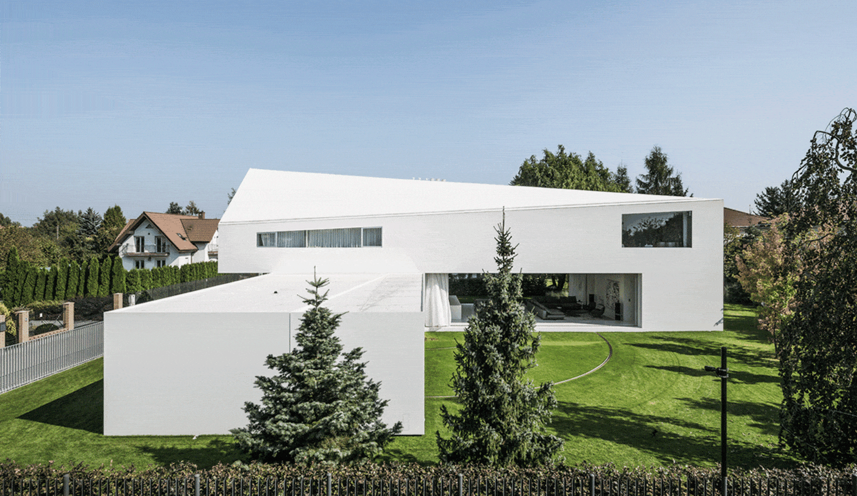 The moving terrace is the house's coolest feature by far. It follows the movement of the sun, providing shade throughout the day