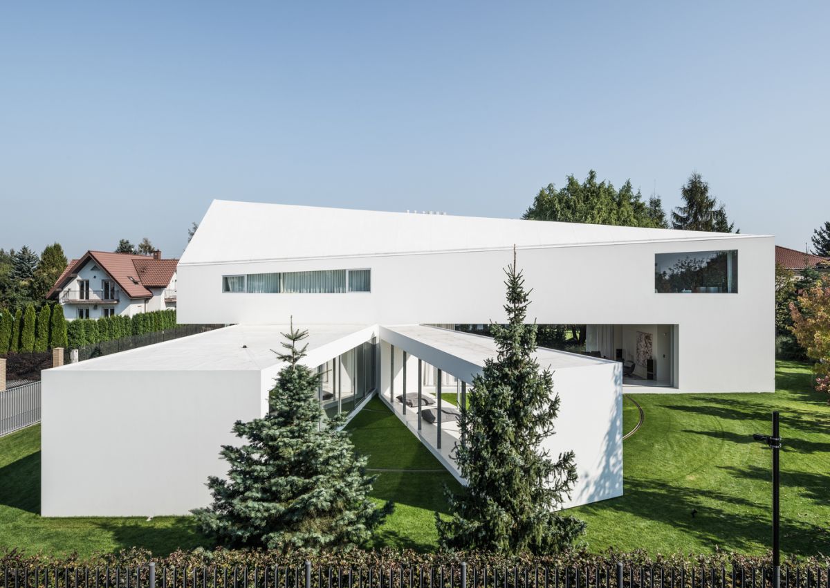 The quadrant motif is visible throughout the house in many different forms, hence the name of the project
