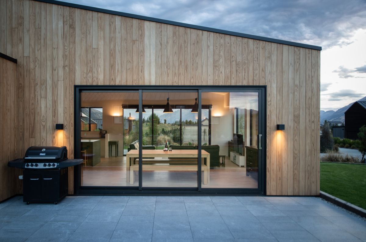 Large windows and big openings connect the internal spaces to the vast outdoor areas