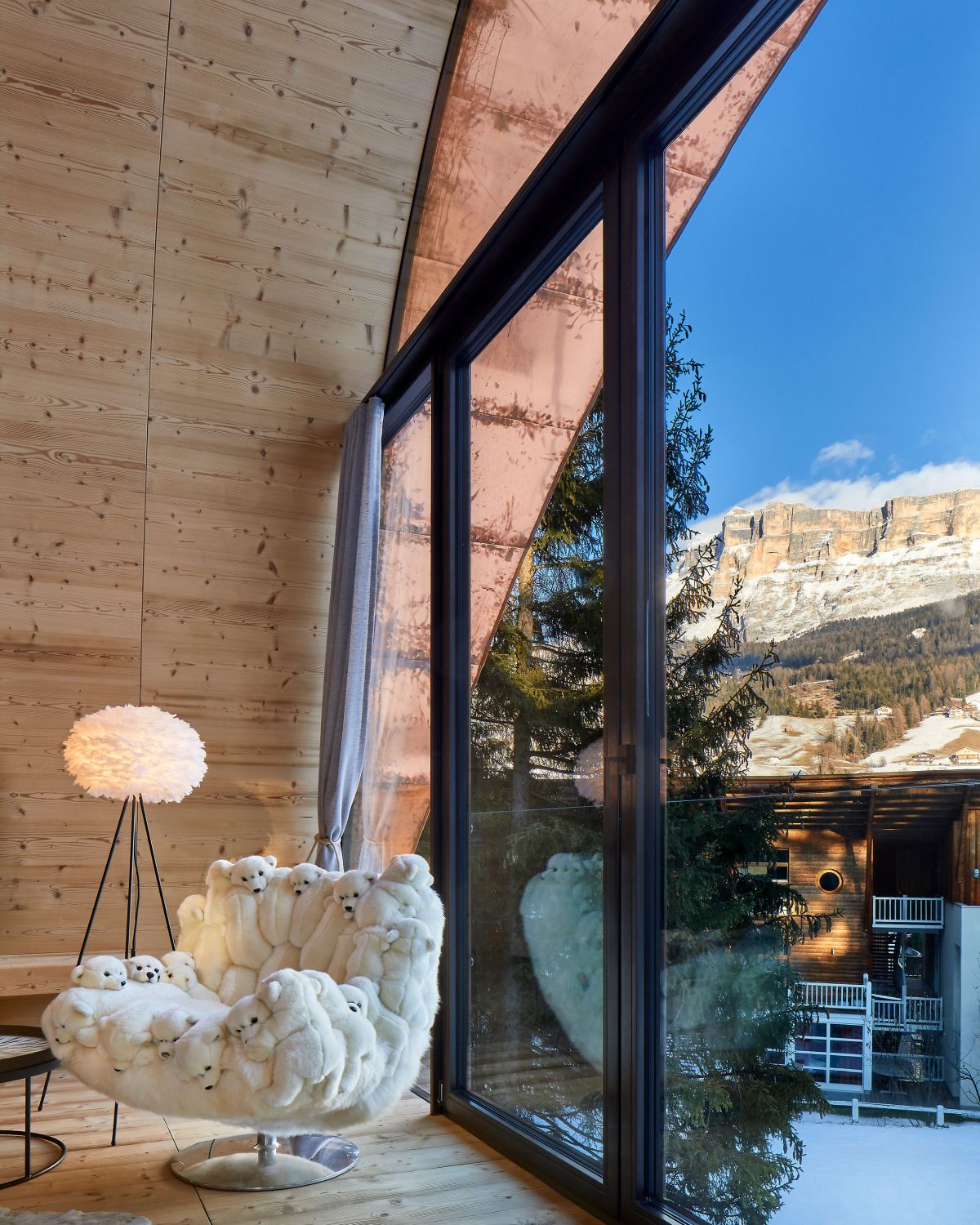 The chalet is insulated with wooden fibers and maintains a very pleasant temperature throughout the winter