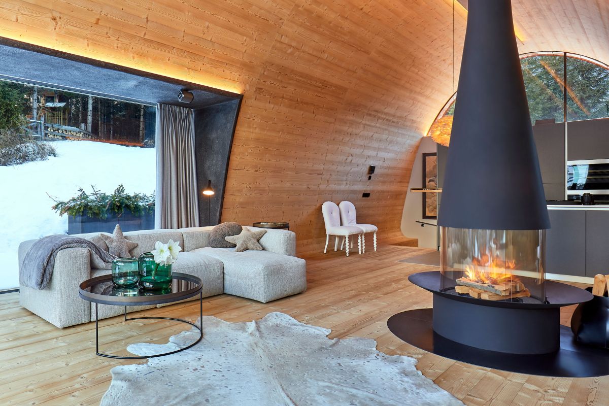 The triple-glazed windows also contribute to a well-insulated space plus they also bring in all the gorgeous views
