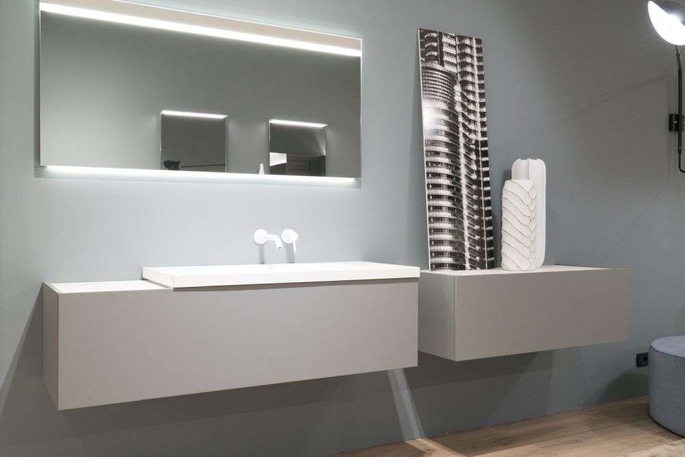 https://www.decorpion.com/wp-content/uploads/2019/10/the-best-bathroom-mirrors-with-built-in-led-lights.com