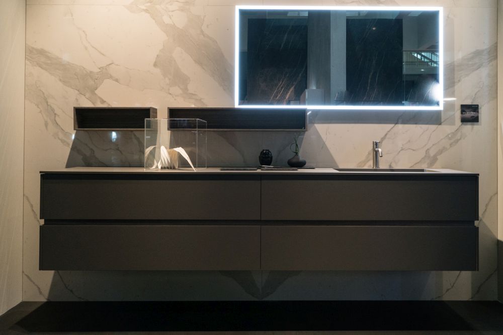 https://www.decorpion.com/wp-content/uploads/2019/10/the-best-bathroom-mirrors-with-built-in-led-lights.com