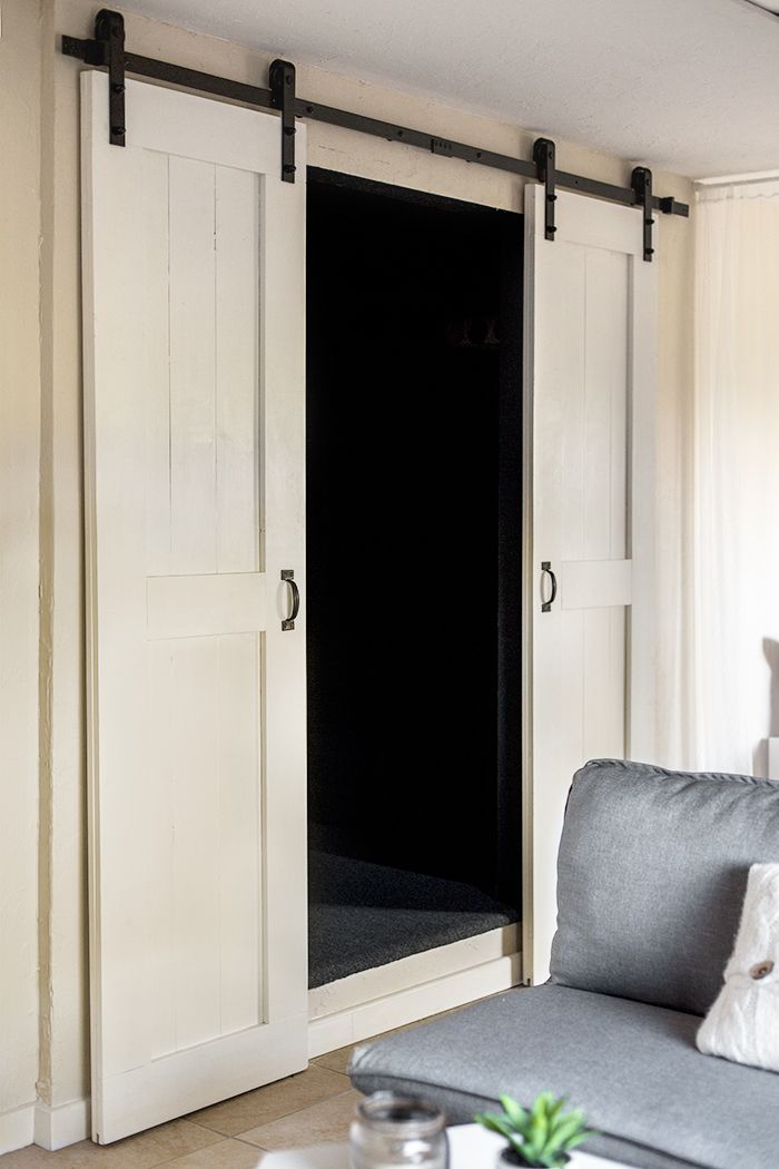 https://www.decorpion.com/wp-content/uploads/2019/10/the-best-bathroom-mirrors-with-built-in-led-lights.com