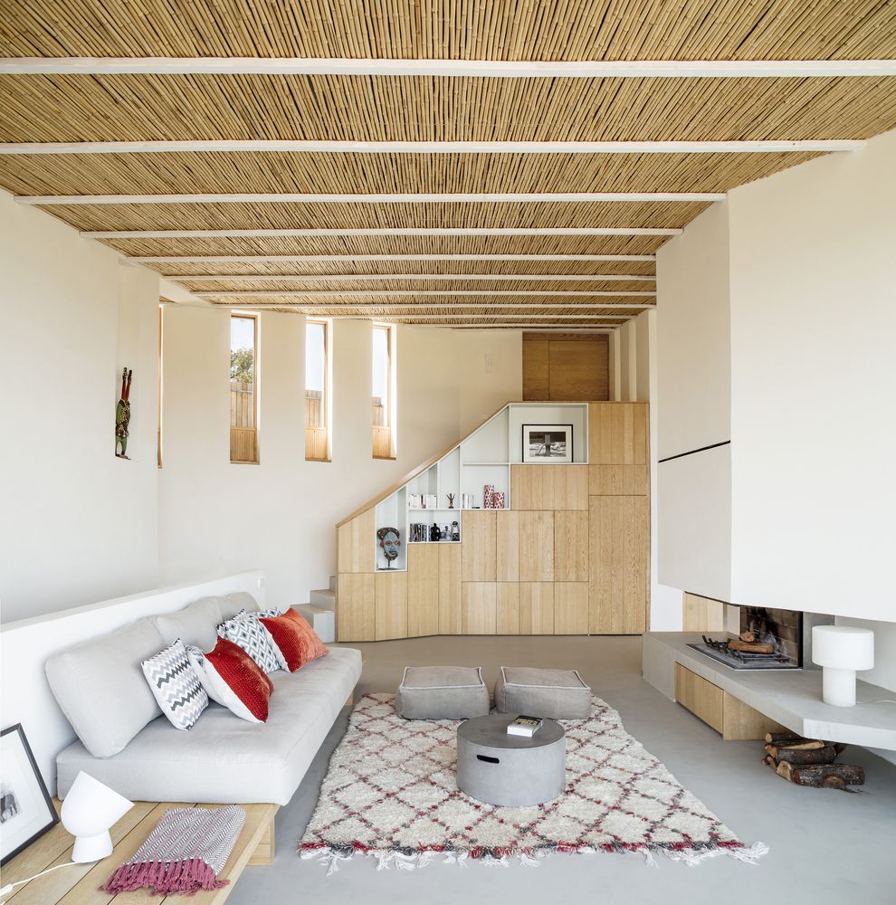 The palette of colors and materials is kept simple and pure, with the focus being on the textures