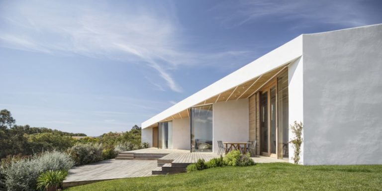 White House in Spain Turns To The Landscape