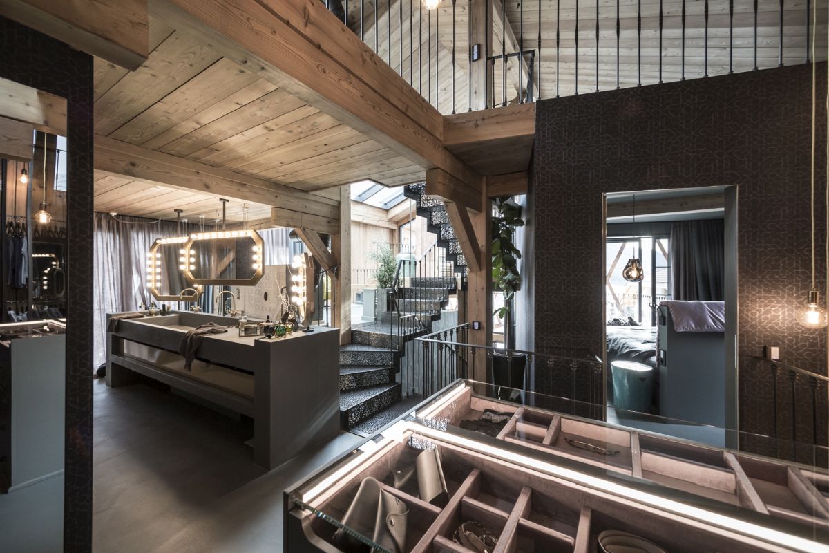 The social areas interact seamlessly with each other thanks to an open and quite flexible layout