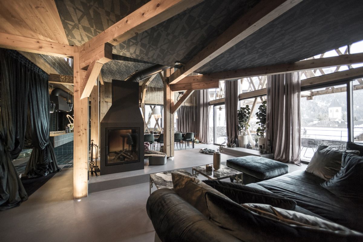 The concrete floors balance out the interior decor and contrast with all the exposed wood surfaces