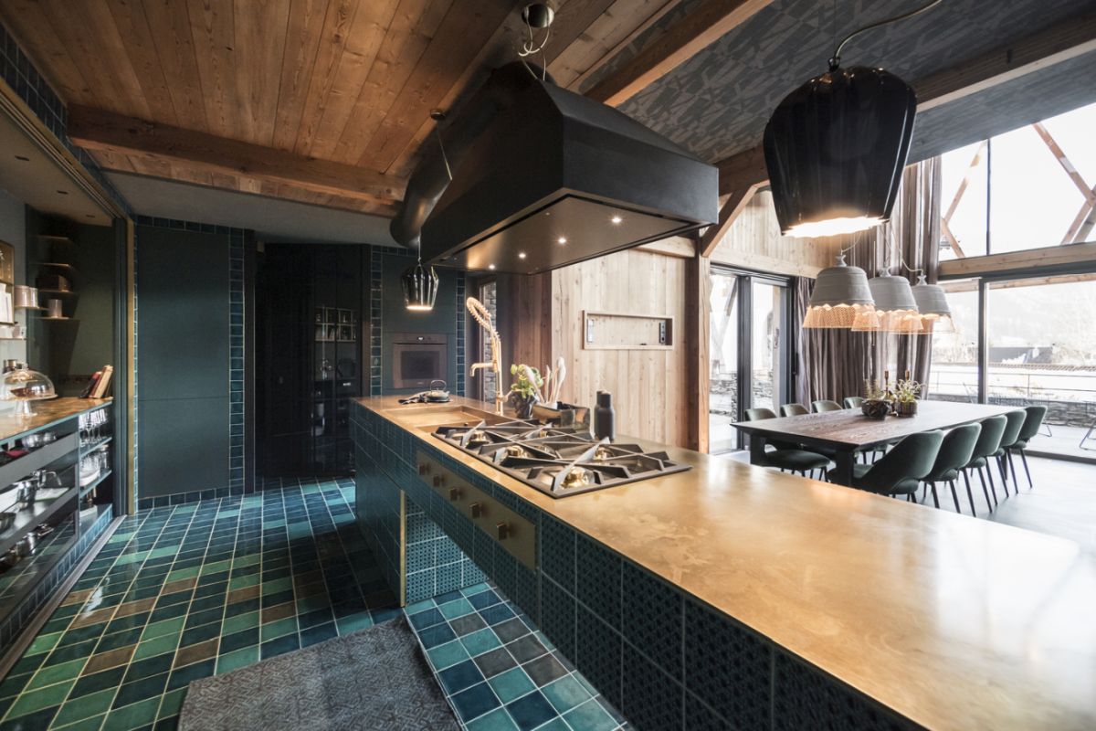 The interior design is eclectic, with traditional, rustic and modern elements seamlessly blended together