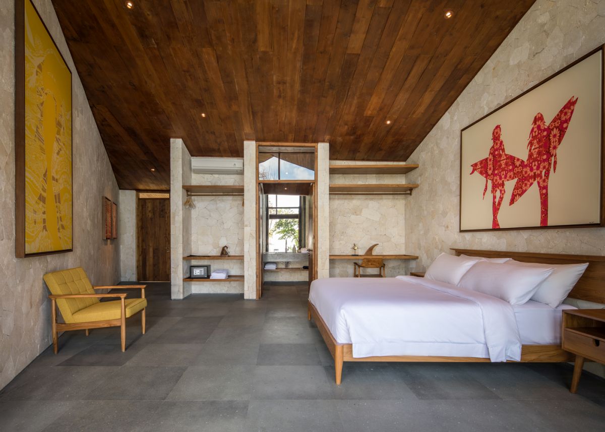 The villa has four bedrooms in total, all simple and cozy, with neutral and pleasant chromatic palettes