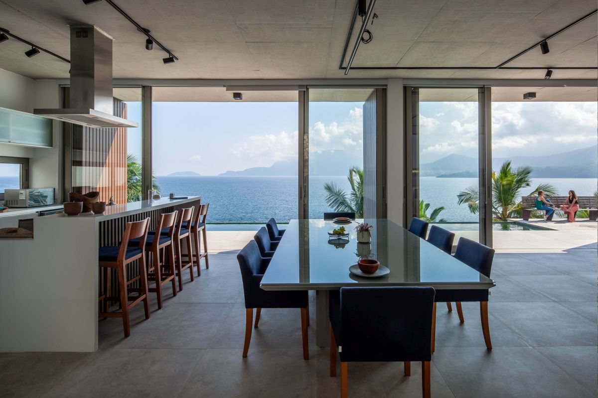 The kitchen and dining area also enjoy the spectacular view, allowing it to become a part of the decor