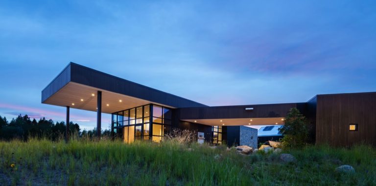 Gorgeous Family Home In Montana Merges With A Lush Green Valley