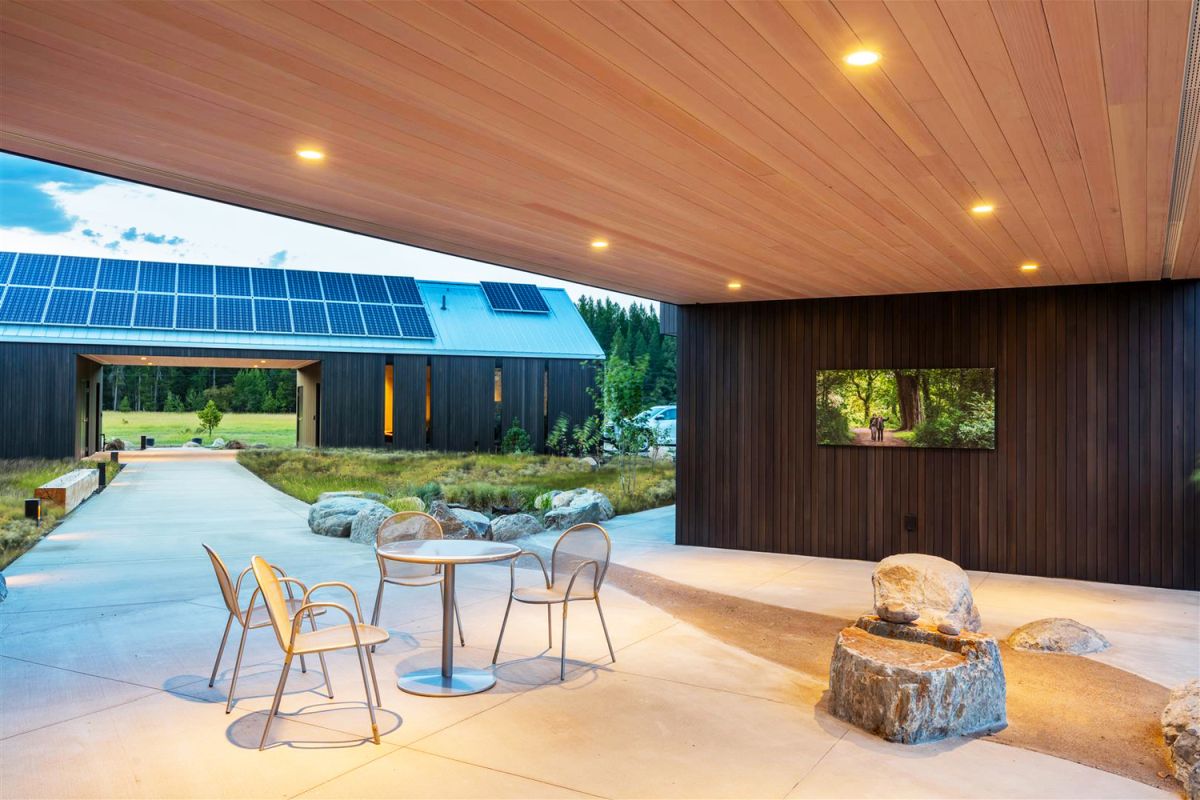 A covered porch was created between the main house and the guest house, with a TV for outdoor movie time