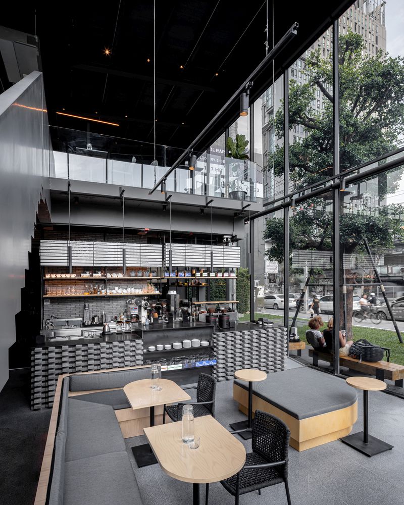 The main floor is almost entirely comprised of a double-height space which takes full advantage of the view