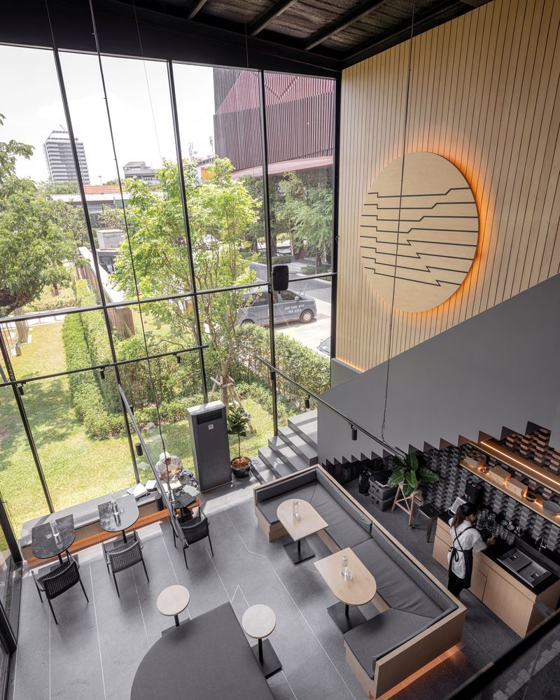 The glazed facade also bring the outdoors in, creating a very bright and airy ambiance