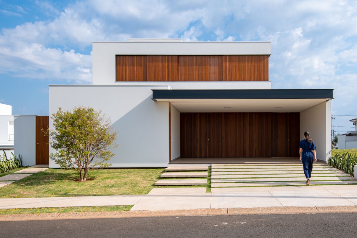 The Flying House's defining characteristic is its simplicity, inside and out