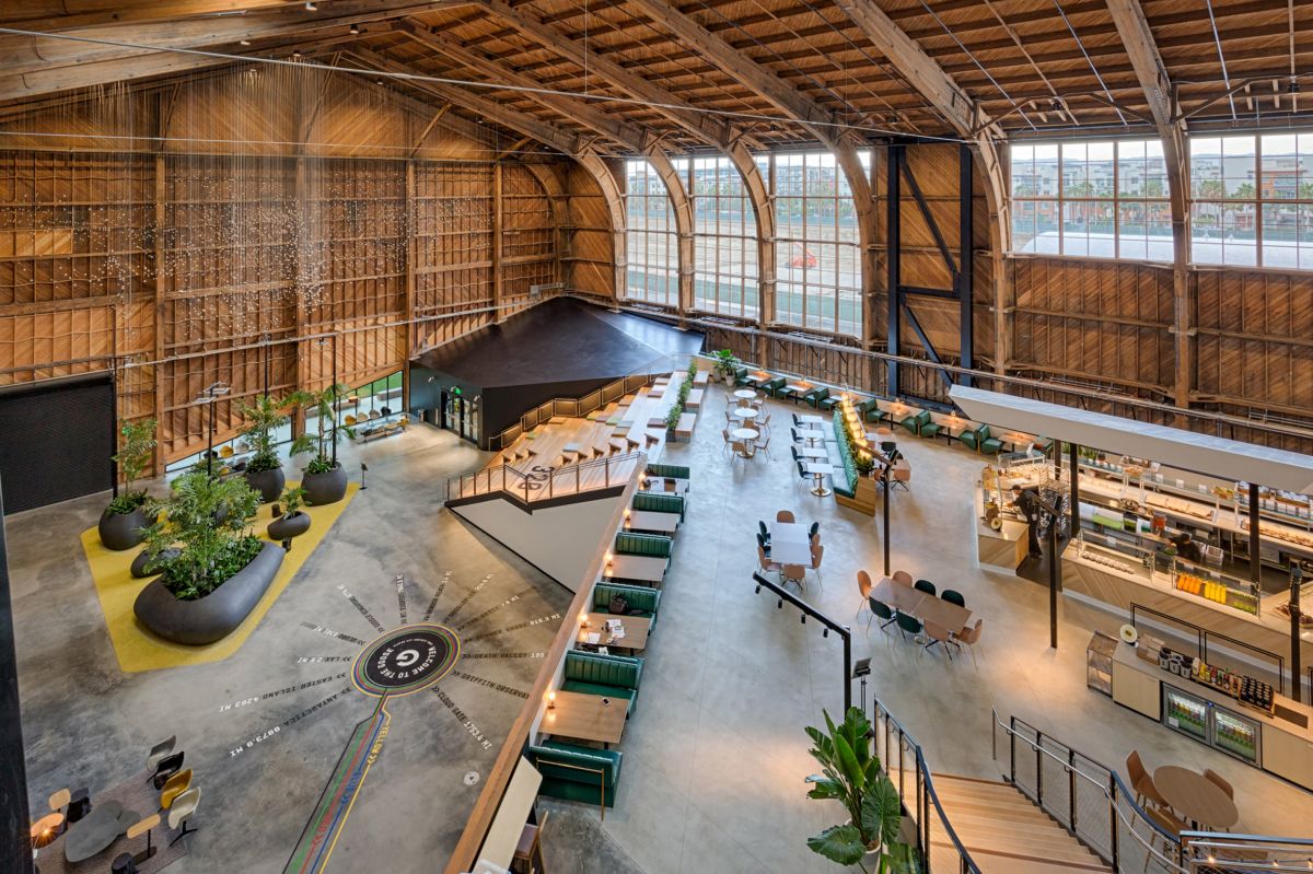 The hangar was restored and its original charm was preserved. At the same time, a series of new windows and skylights were added