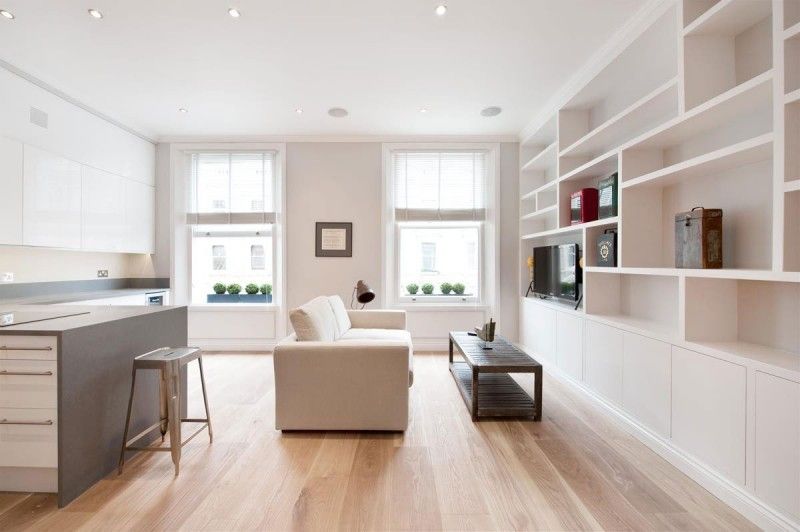 In this case, Ardesia Design used white and off-white furniture to create a bright and inviting living room