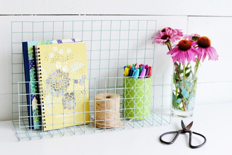 Cool And Easy Cubicle Decor Accessories That Will Brighten Up Your Workday
