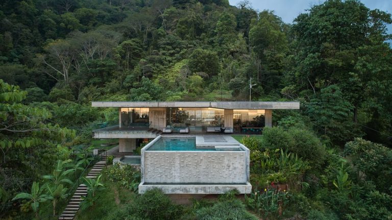 This Costa Rican Villa Melds Raw Edginess With a Natural Vibe in a Luxe Getaway