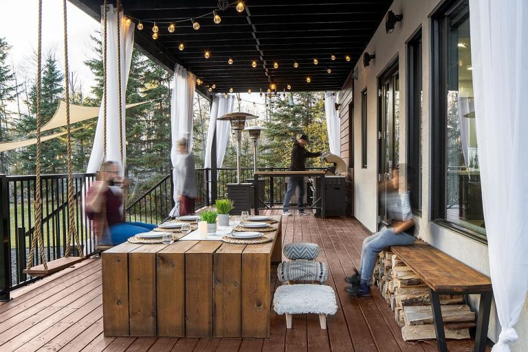 Dining on the Porch: Spend a Bit of Time Outdoors this Summer