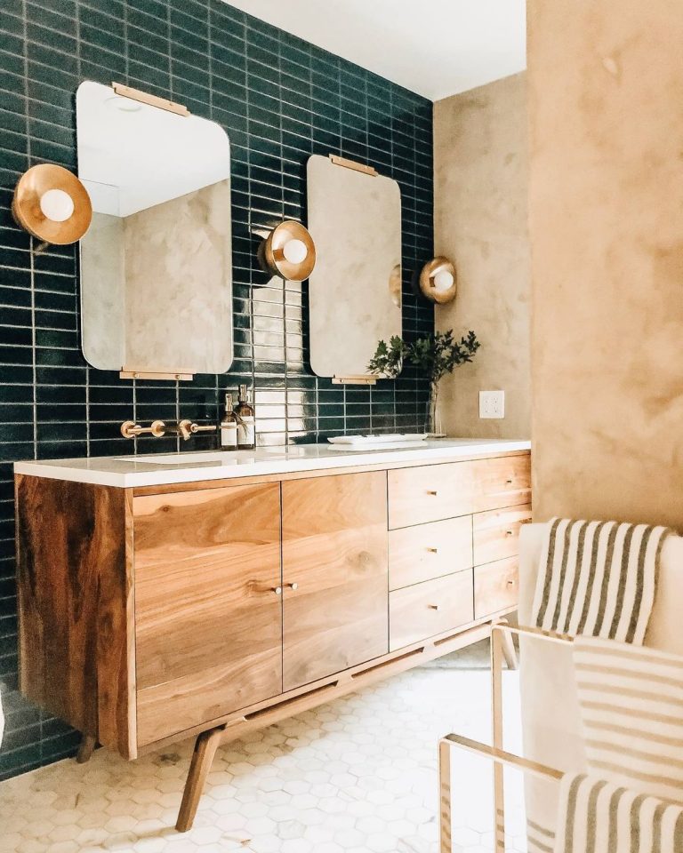 Beautifully Renovated 1978’s River House