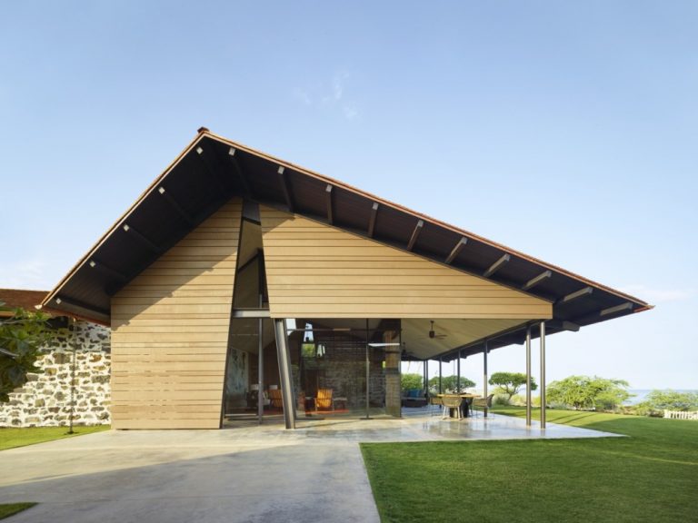 A House Split Into Four Sections Forms Its Own Little Hawaiian Village