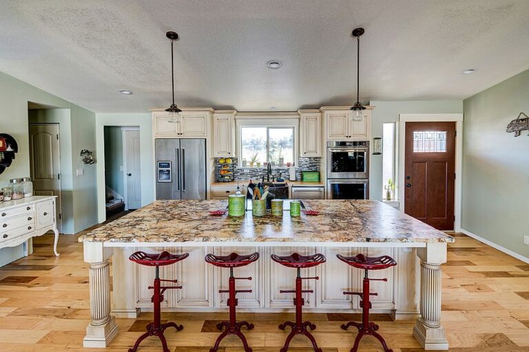 Creative Seating Options for the Perfect Social Kitchen